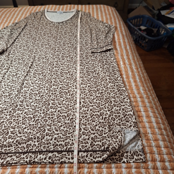 Kim Rogers Intimates Beige and Brown Leopard Print 3/4 Sleeve Nightgown - Picture 6 of 9